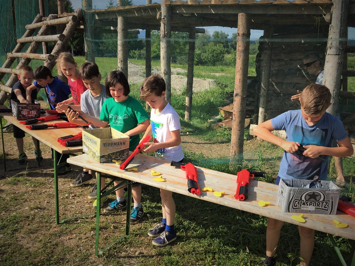 Polnjenje markerjev s paintball kroglicami