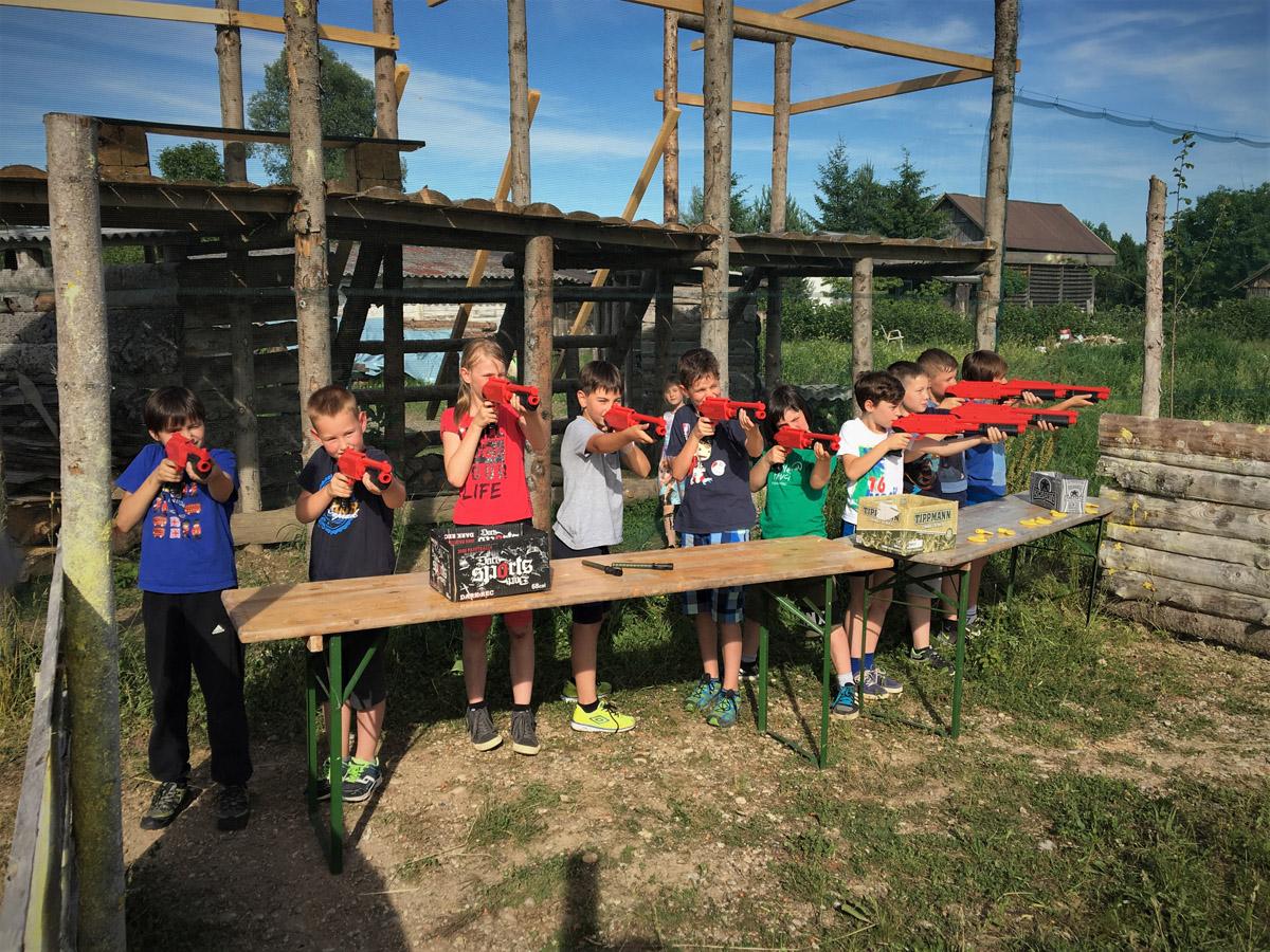 Streljanje paintball tarč